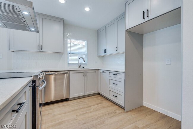 Building Photo - 8437 Lomack Ct