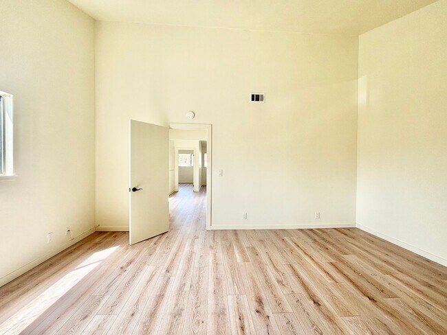 Building Photo - 437 Reed Way