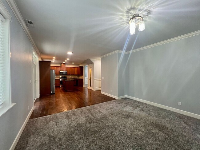 Building Photo - Beautiful 5 Bedroom Home