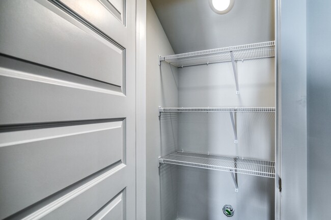 Building Photo - 109 S Grassland Rd