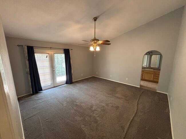 Building Photo - 14668 Love Ct
