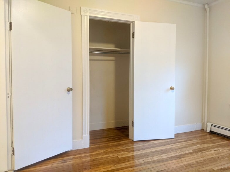 Building Photo - 83 Yorktown St