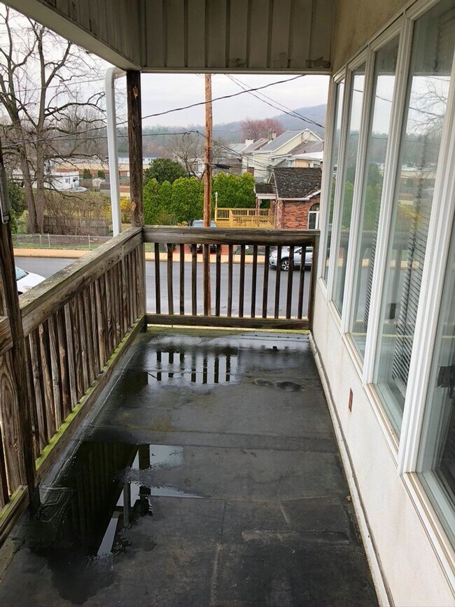 Building Photo - 153 Main St