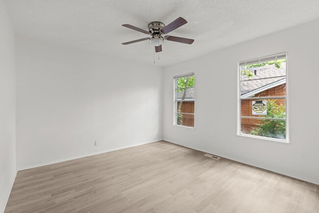 Building Photo - Stylish & Newly Renovated 4 Bedroom 2 Bath...