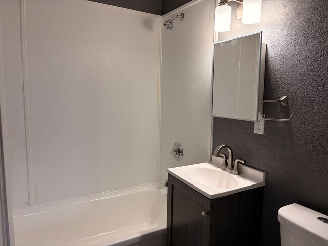 Building Photo - 46 Blackhawk Rd