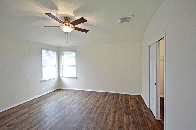 Building Photo - 2121 Sinclair Dr