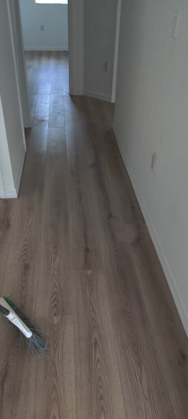 Building Photo - 605 SW 10th St