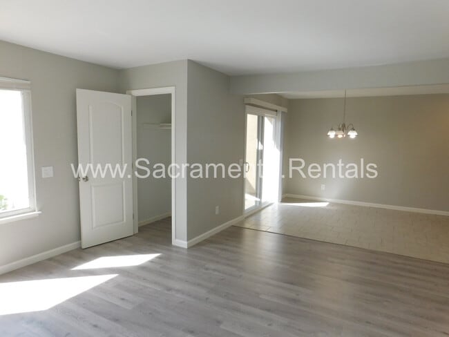 Building Photo - Updated 2bd/1ba Rocklin Halfplex with Garage