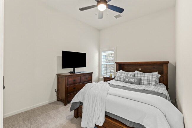 Building Photo - 1901 Plaza District Dr