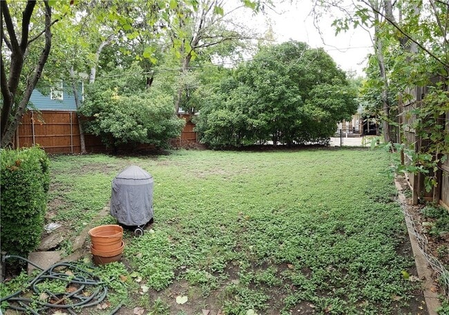 Building Photo - 5813 Llano Ave