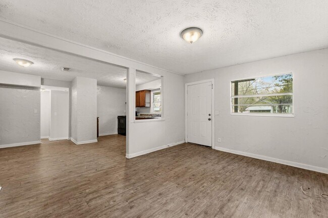 Building Photo - 744 Mackinaw St