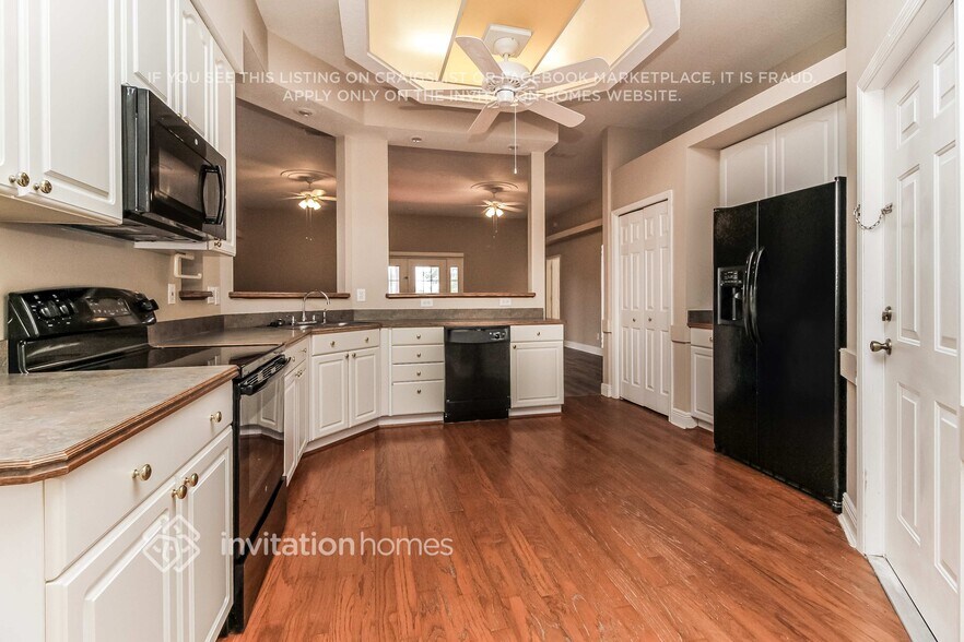 Building Photo - 10428 Calle De Flores Dr