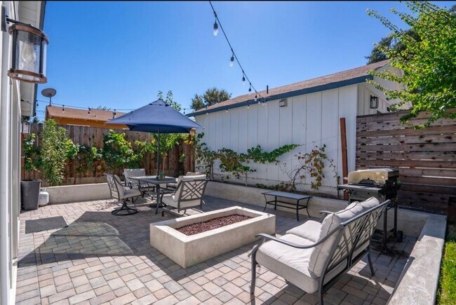 Building Photo - 2 bedroom 1 bath