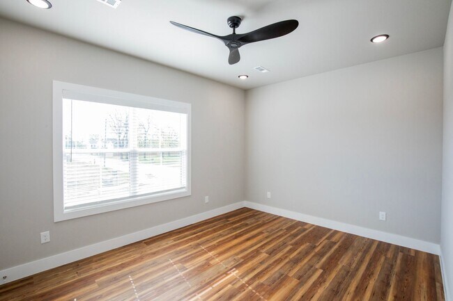 Building Photo - ***942 Seaborn Way***