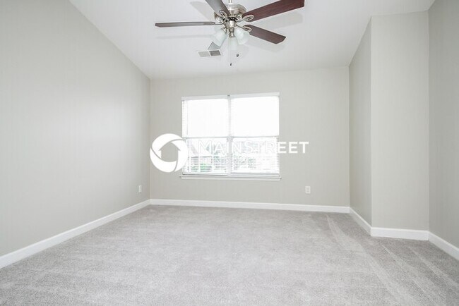 Building Photo - 4 Bedroom Pet-Friendly Home in Murfreesbor...