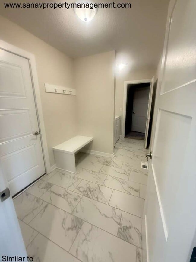 Building Photo - Spacious Ranch-Style Home in Waukee – Move-In Ready!