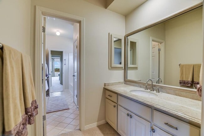 Building Photo - 4545 Golf Vista Dr