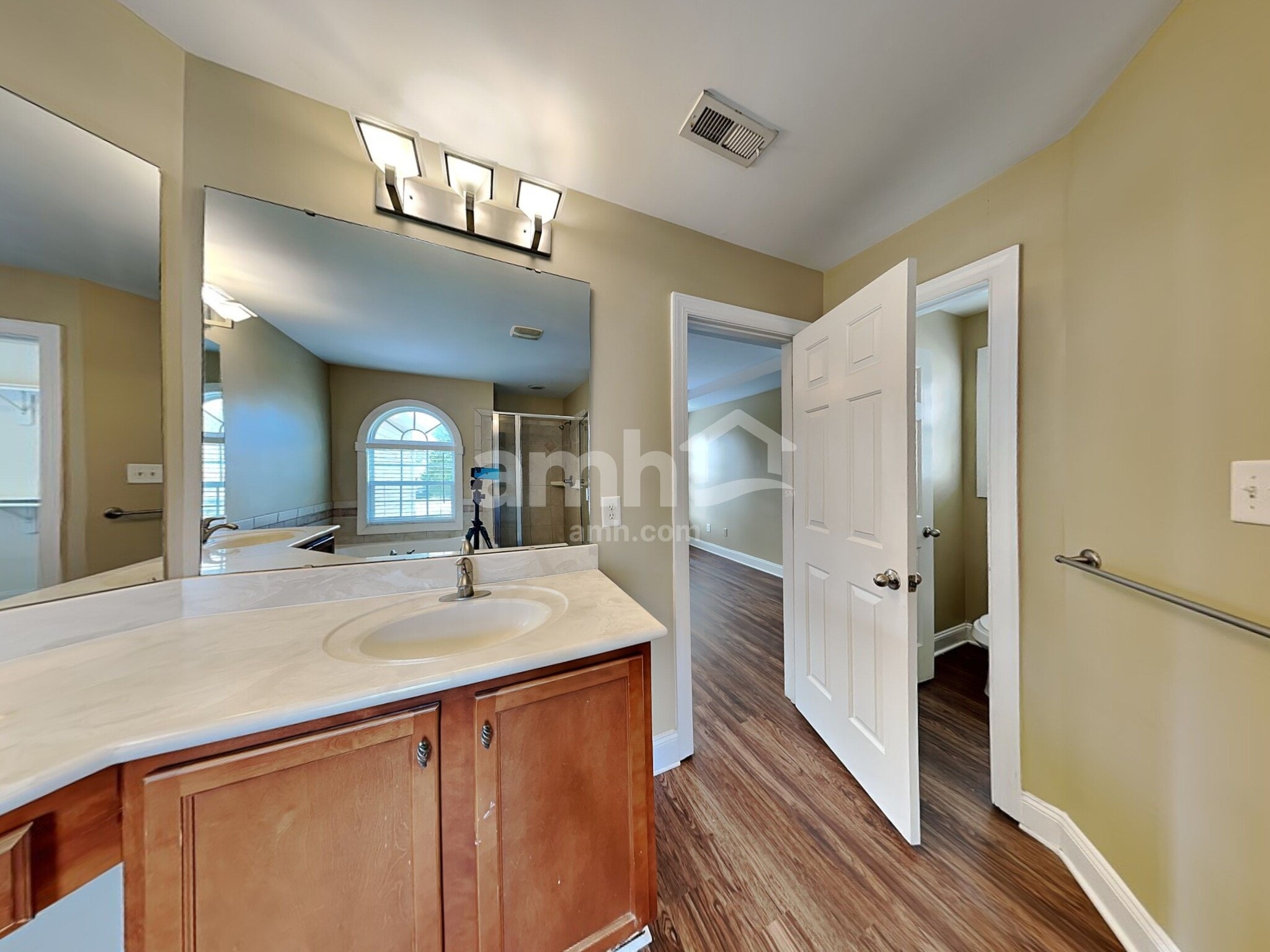 Building Photo - 3128 Skycrest Dr