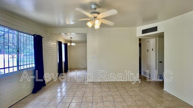 Building Photo - 316 E Elm St