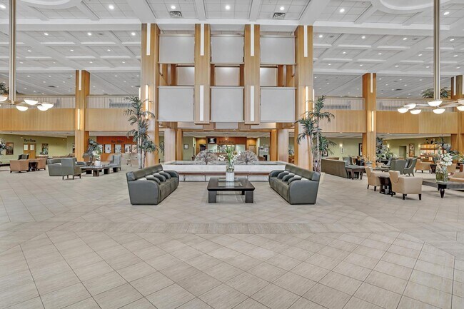 Building Photo - 576 Fanshaw N