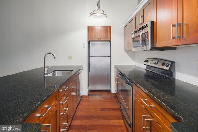 Building Photo - 2429 Locust St