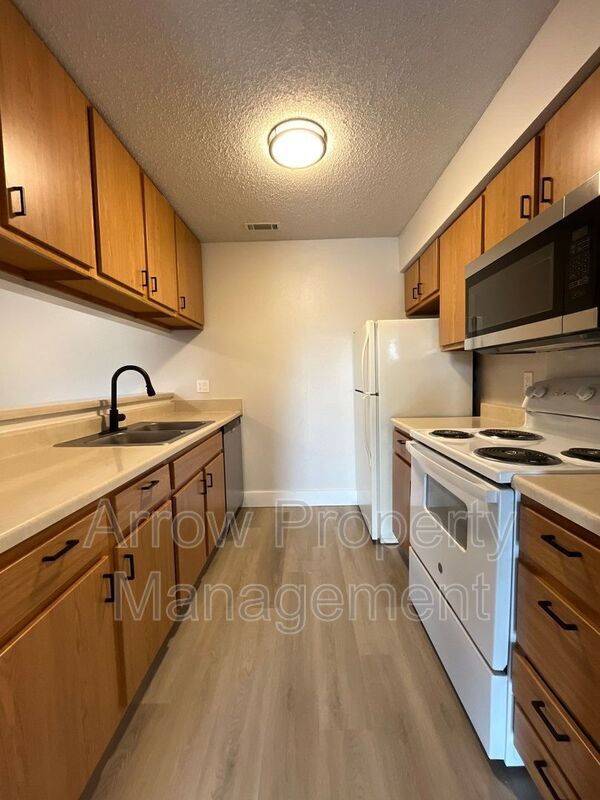 Building Photo - 2330 N 44th St