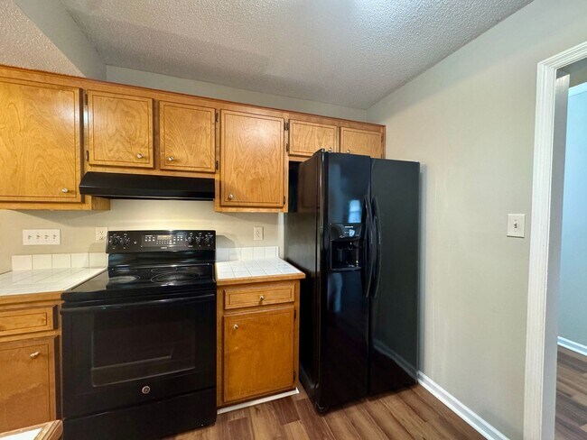 Building Photo - Your Private Retreat 3 Bedroom 2 Bath RentalAwaits!