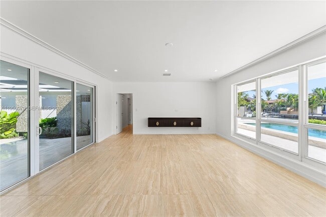 Building Photo - 1250 NE 87th St