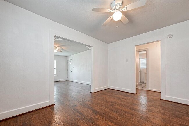 Building Photo - 7119 Farnsworth St