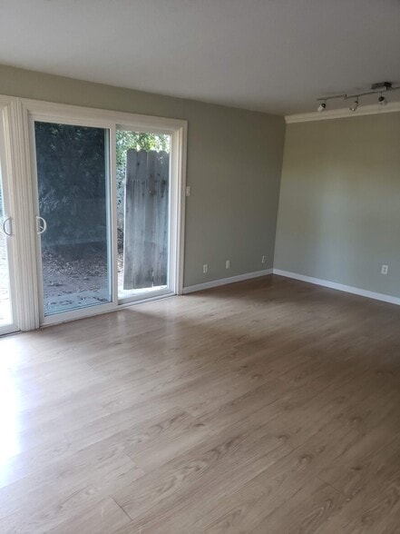 Building Photo - 958 K St