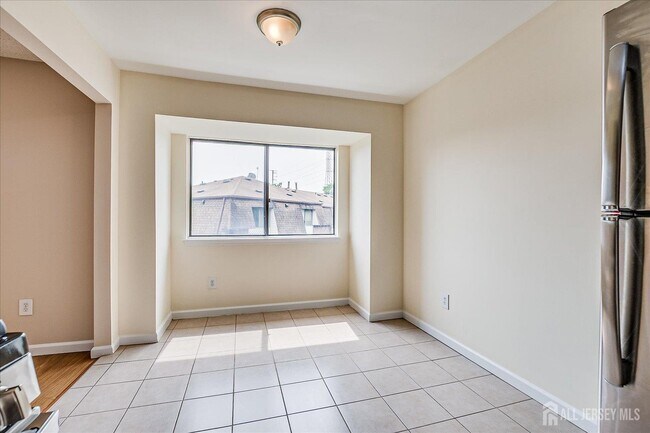 Building Photo - 223 Edison Glen Terrace