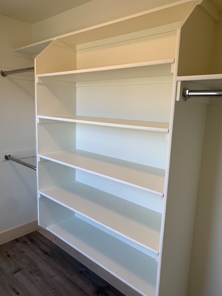 Building Photo - 995 Advance Dr