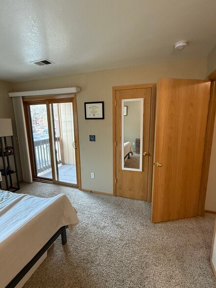 Building Photo - 2990 Shadow Creek Dr