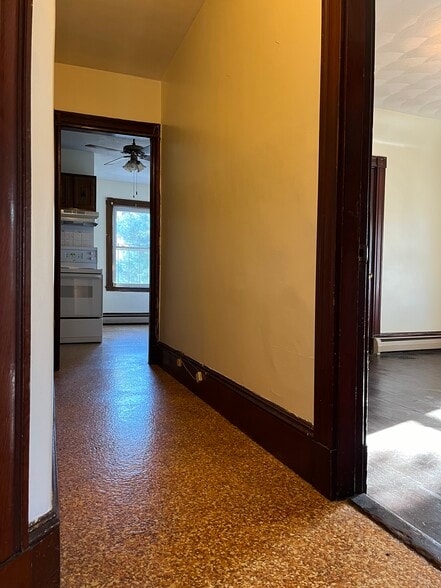 Building Photo - 168 Elm St