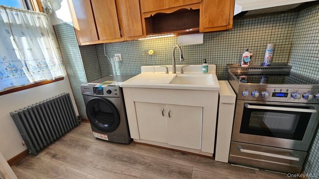 Building Photo - 229 Monitor St