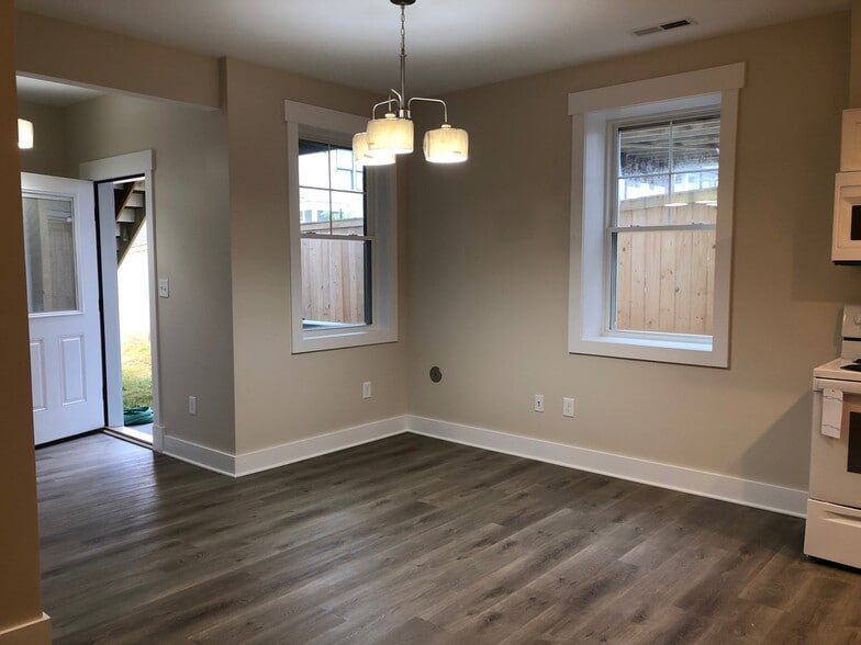 Building Photo - 345 Miles Aly