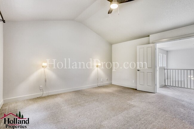 Building Photo - Beautifully Home Near Waterhouse Trail & Lake