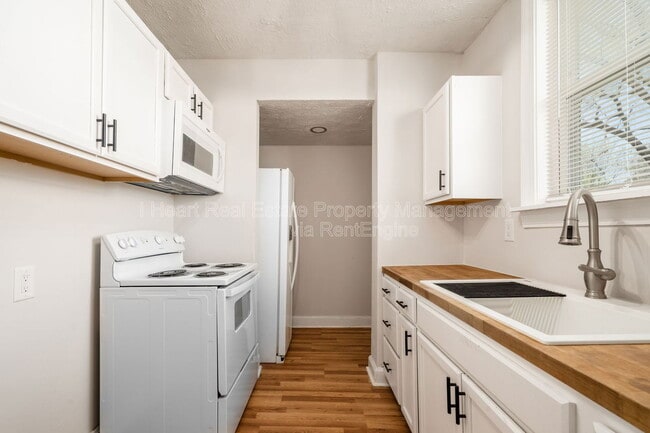 Building Photo - 32 Schultz Ave