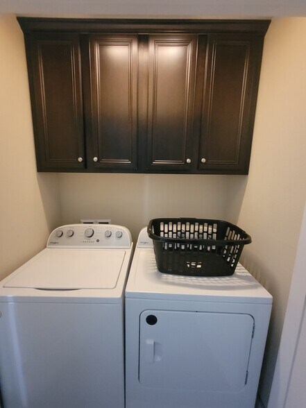 Building Photo - 129 Grayling Way