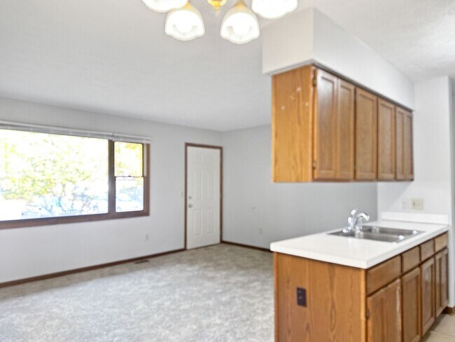 Building Photo - 6582 Winans St