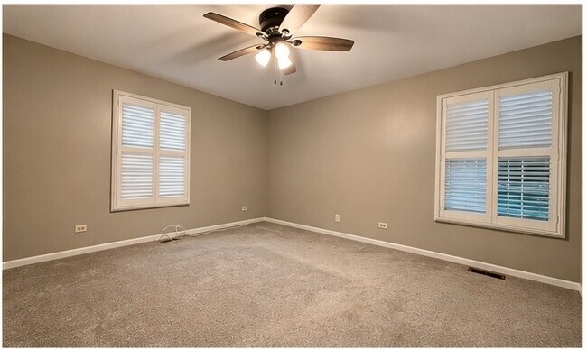 Building Photo - 1671 Grosvenor Cir