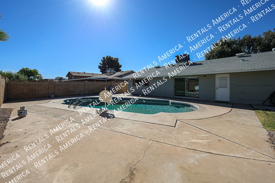 Building Photo - 5214 W Redfield Rd