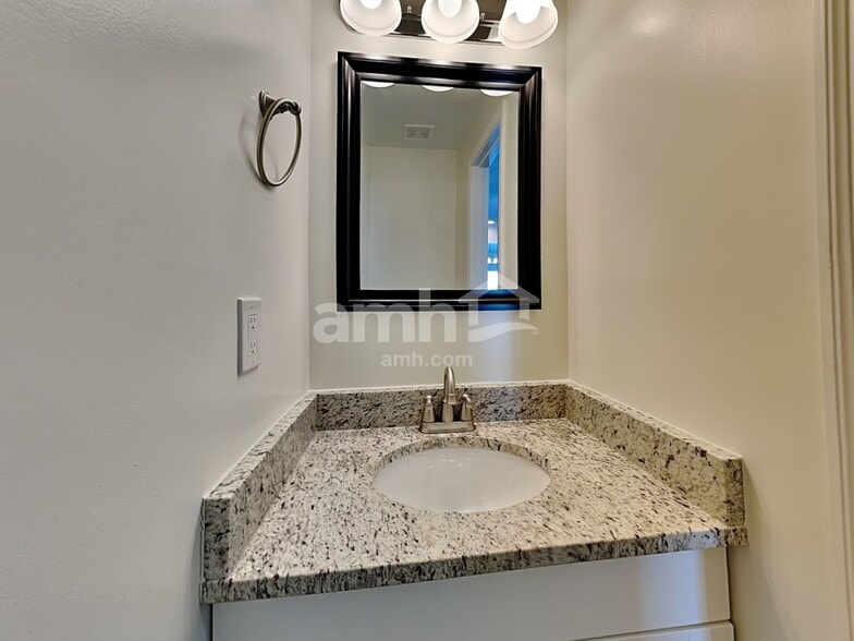 Building Photo - 5505 Windsor Ct