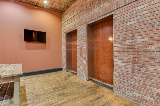 Building Photo - 936 Broad St