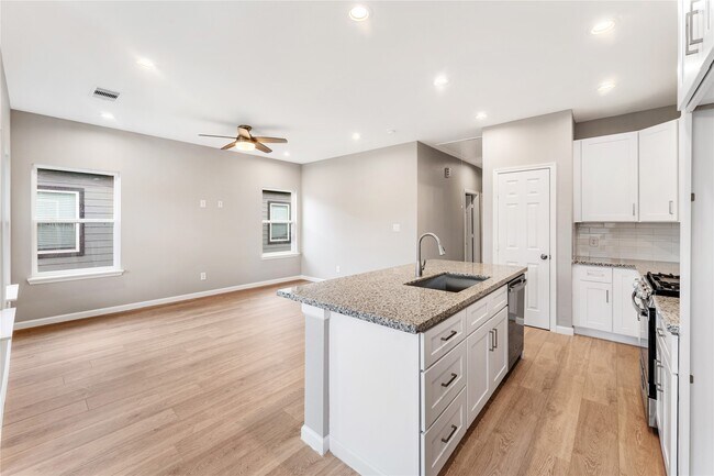 Building Photo - 4902 Rue St