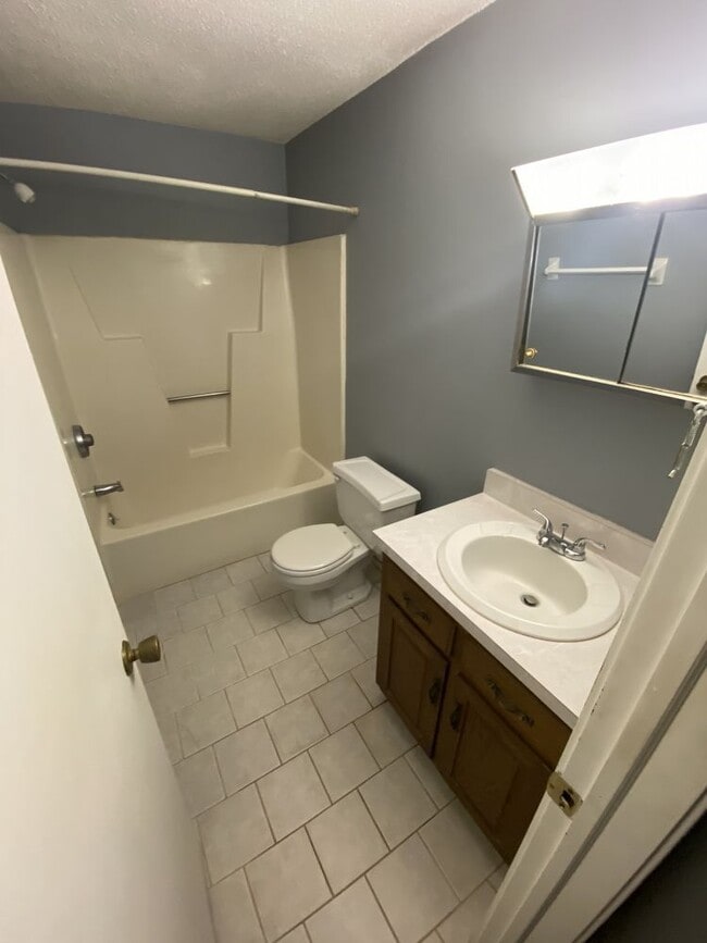 Building Photo - 134 W Main St