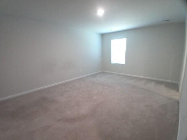 Building Photo - 70 Parkwood Ct