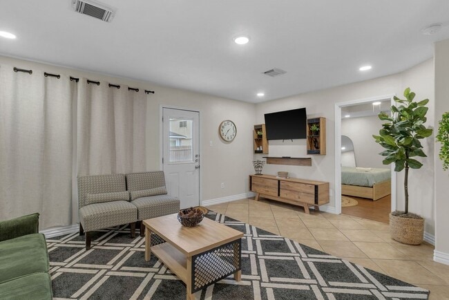 Building Photo - 746 Cape Cottage Ln