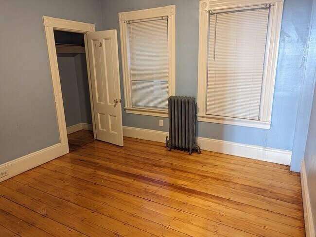 Building Photo - 321 Western Ave