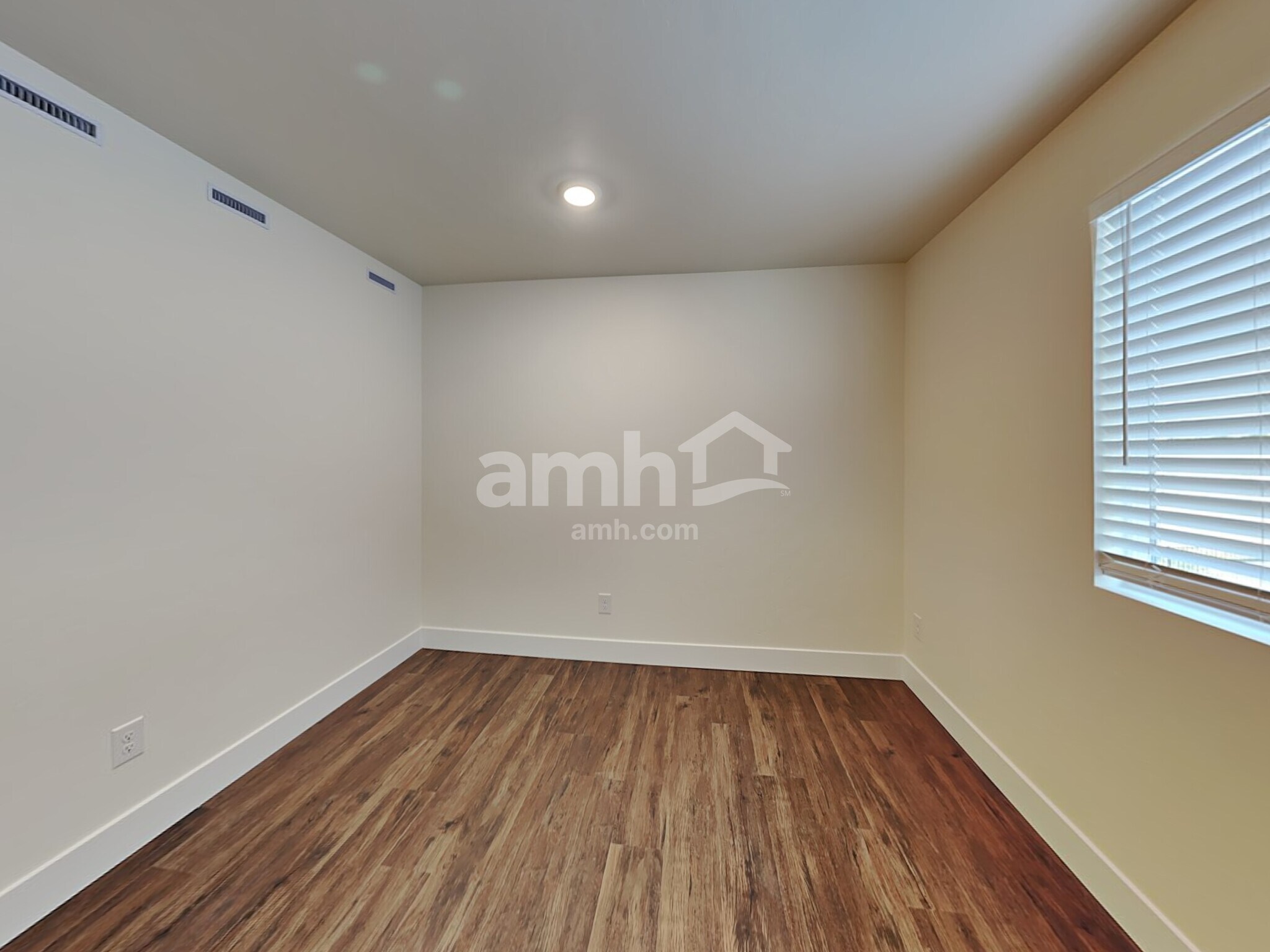 Building Photo - 6186 W Calle Lingo